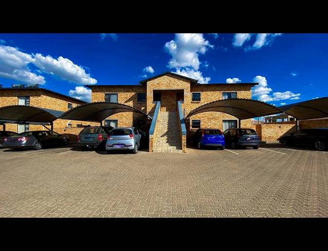 3 BEDROOM TOWNHOUSE FOR SALE IN NEWMARKET